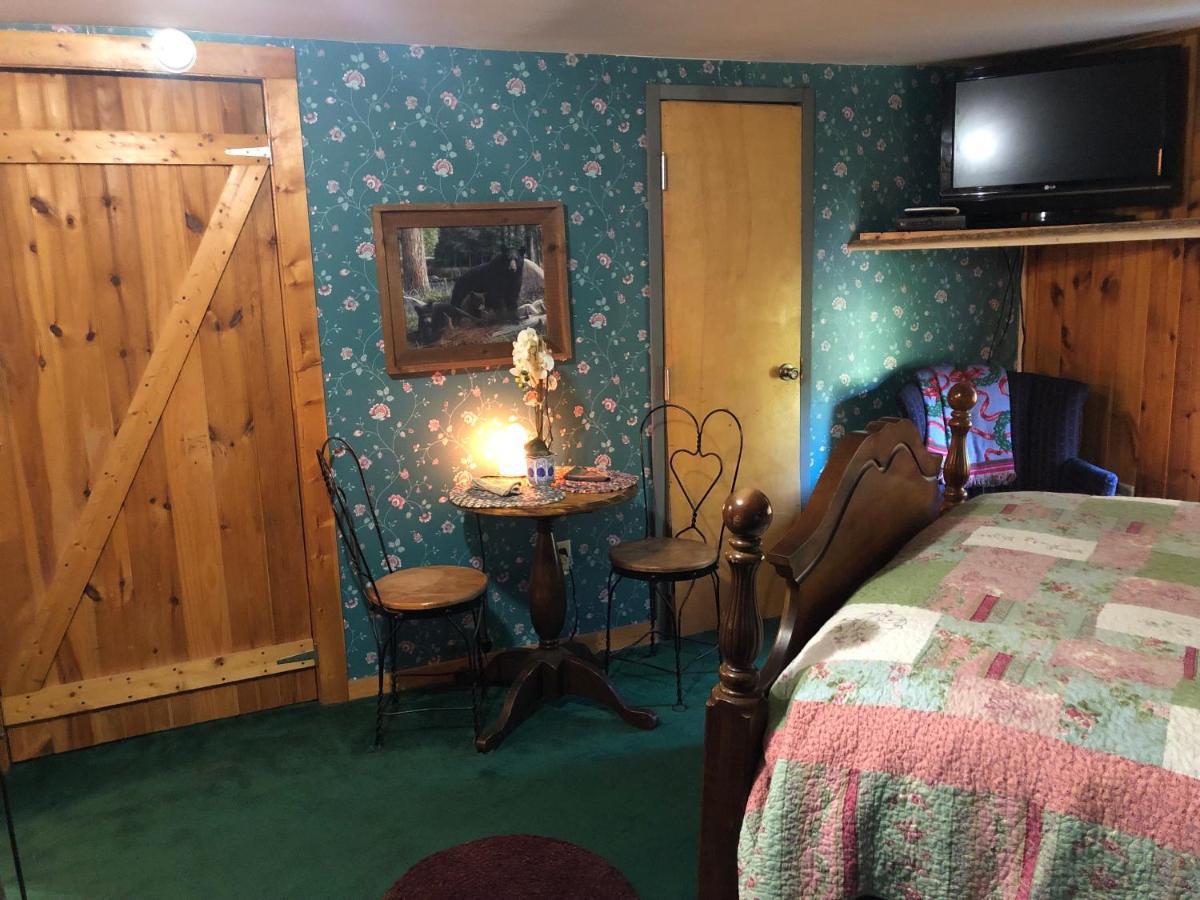 Smokies Bed And Breakfast - Evergreen Cottage Inn Pigeon Forge Eksteriør bilde