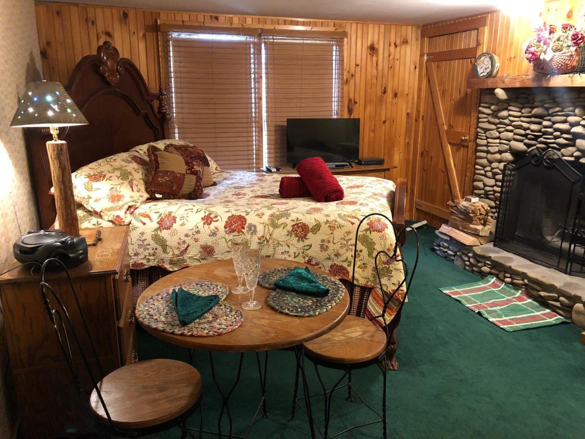 Smokies Bed And Breakfast - Evergreen Cottage Inn Pigeon Forge Eksteriør bilde